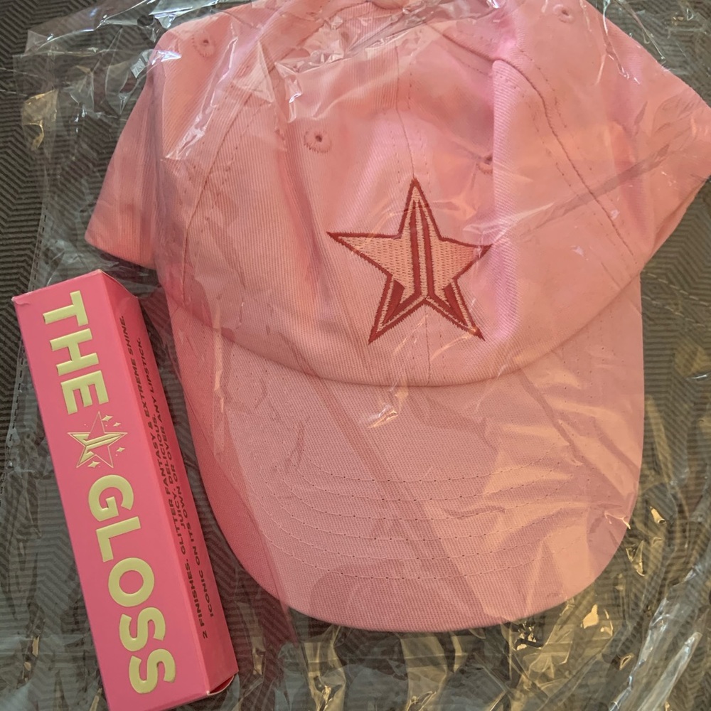 💕Jeffree Star Mystery Box Hat and Gloss 💕